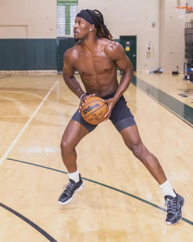 小萌的足球 小萌的足球