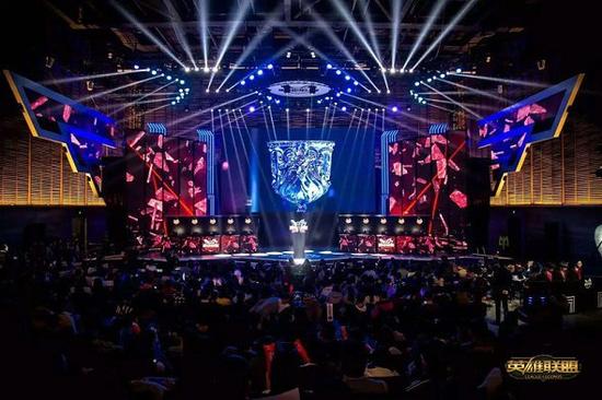 在攻守两端 在攻守两端